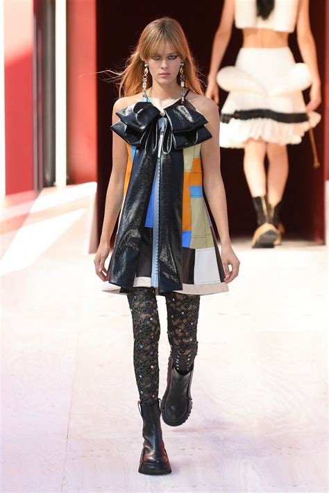 Louis Vuitton Spring/Summer 2012 Runway Show 